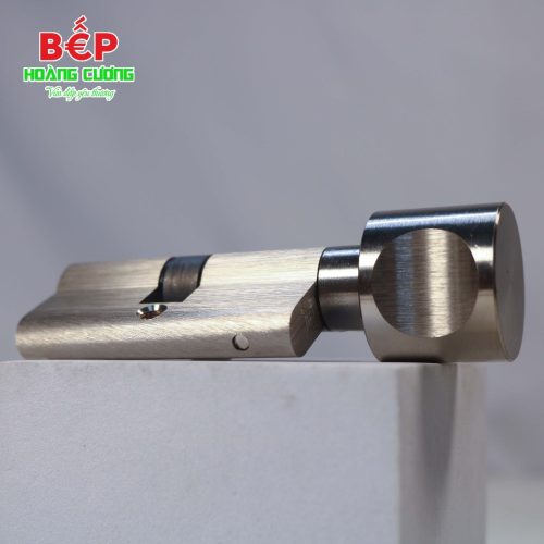 Hafele 916.96.407 Ruột Khóa Cửa 60mm, nickel mờ tinh tế, phù hợp cửa nhà vệ sinh hiện đại. 12 Ruột khóa 916.96.407 Hafele 60mm cho cửa nhà tắm, đồng thau cao cấp, chống cạy khoan, lắp đặt dễ.