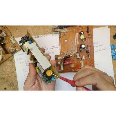 Lắp lại nắp bảo vệ và cố định bằng các ốc vít