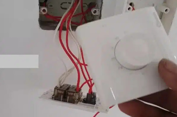 Luon day nguon va day quat tran vao hop so